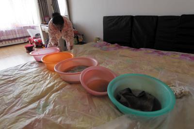 屯昌楼上漏水，住户失联，小区没物管，业主维权难！律师来支招……